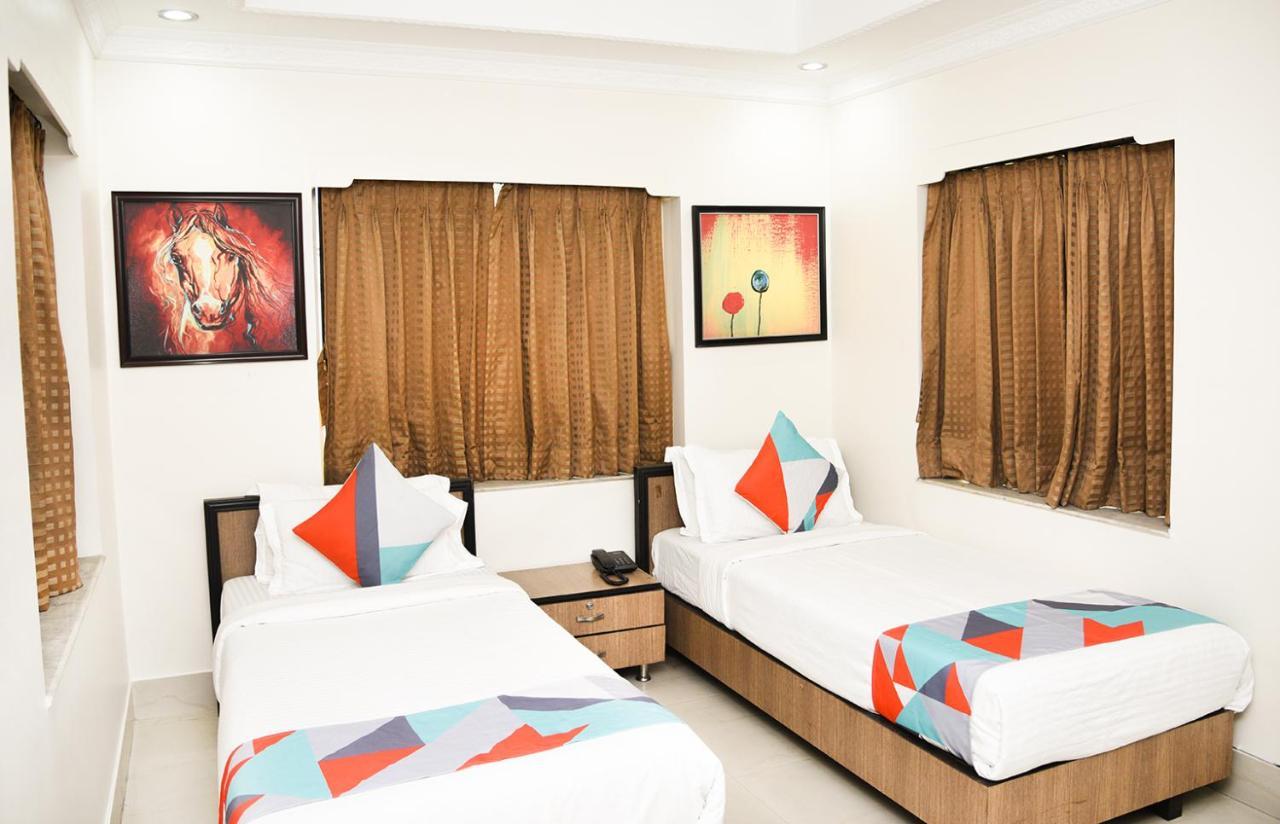 Hotel Crossroads Calcutta  Esterno foto