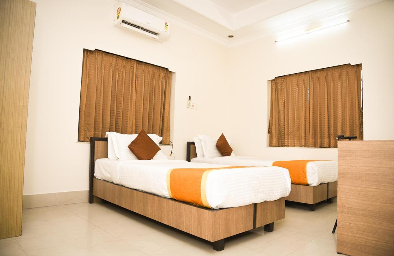 Hotel Crossroads Calcutta  Esterno foto