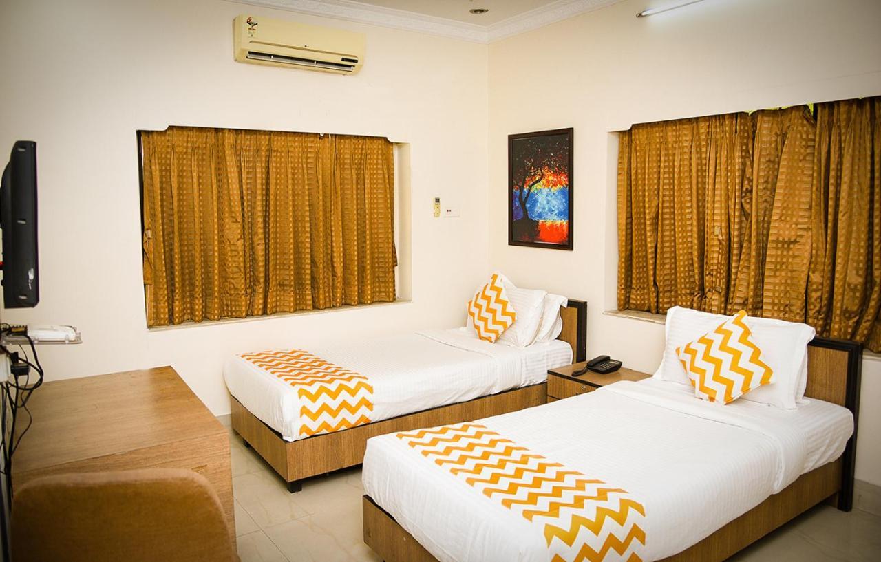 Hotel Crossroads Calcutta  Esterno foto